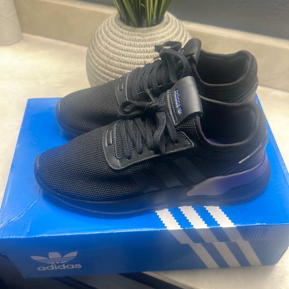 Women’s adidas sneakers size 8.5